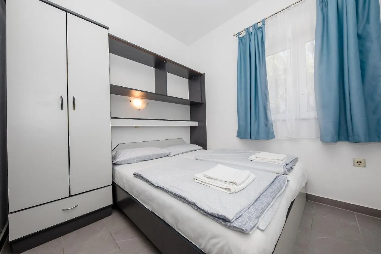 Apartments And Rooms By The Sea Supetarska Draga - Gornja, Rab - 11579 ゲストハウス