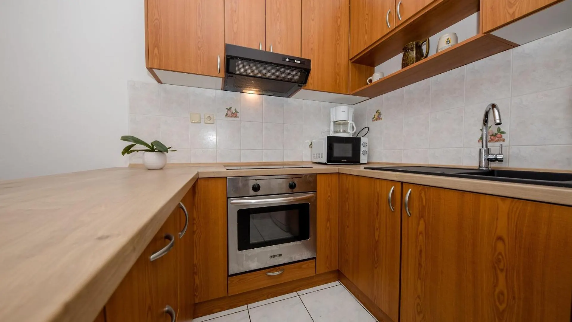 Apartments And Rooms By The Sea Supetarska Draga - Gornja, Rab - 11579 ゲストハウス