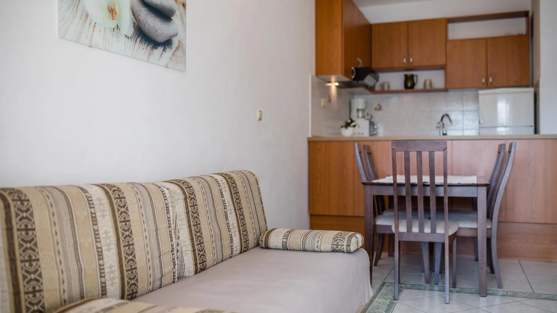 Apartments And Rooms By The Sea Supetarska Draga - Gornja, Rab - 11579 ゲストハウス