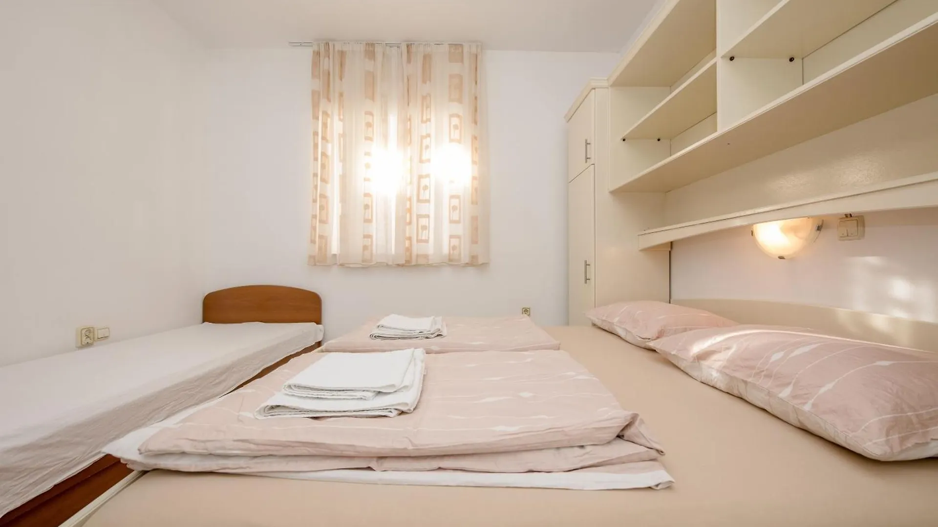 ゲストハウス Apartments And Rooms By The Sea Supetarska Draga - Gornja, Rab - 11579